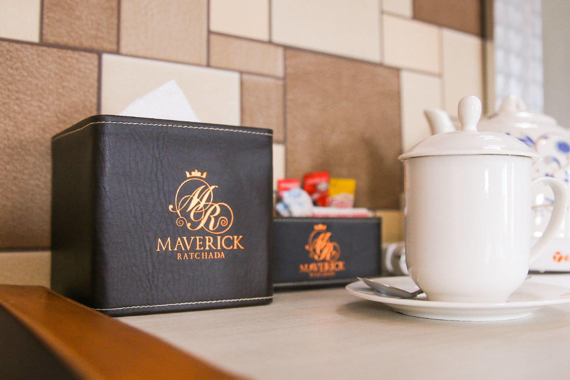 Maverick Ratchada Hotel Bangkok Bagian luar foto