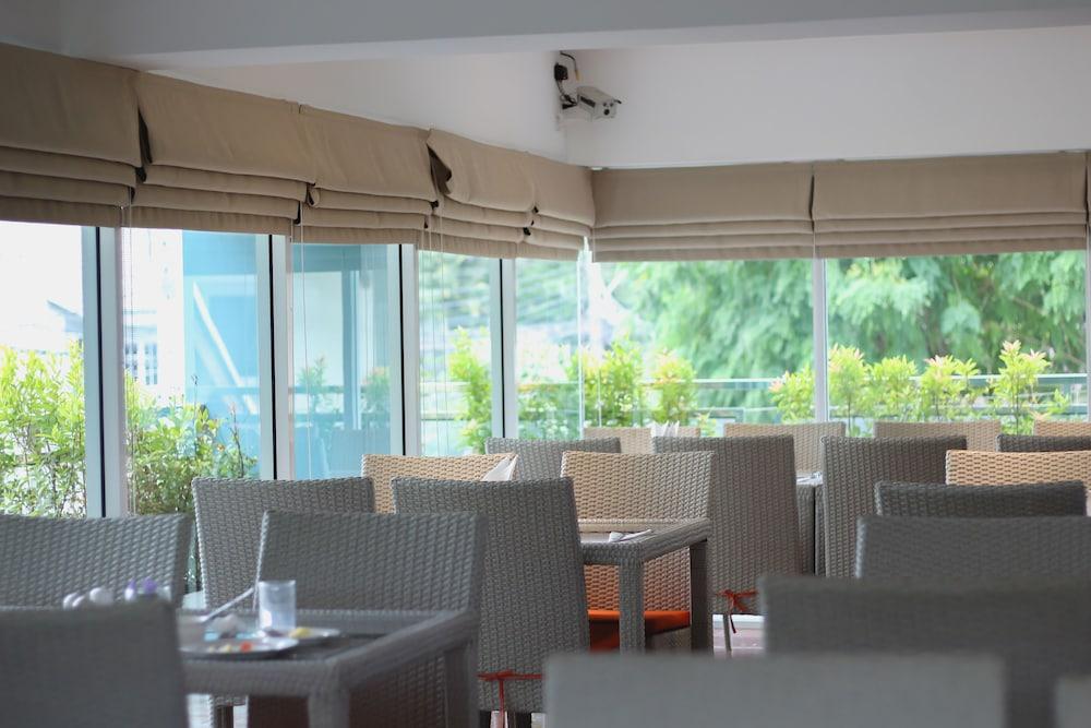 Maverick Ratchada Hotel Bangkok Bagian luar foto