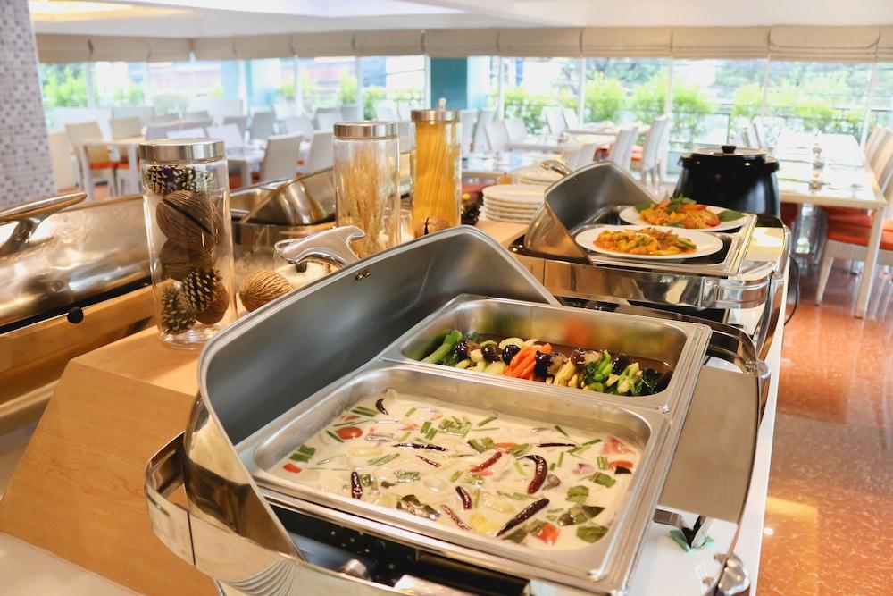 Maverick Ratchada Hotel Bangkok Bagian luar foto