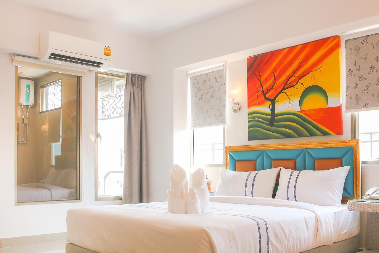 Maverick Ratchada Hotel Bangkok Bagian luar foto