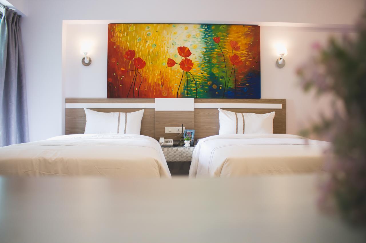 Maverick Ratchada Hotel Bangkok Bagian luar foto