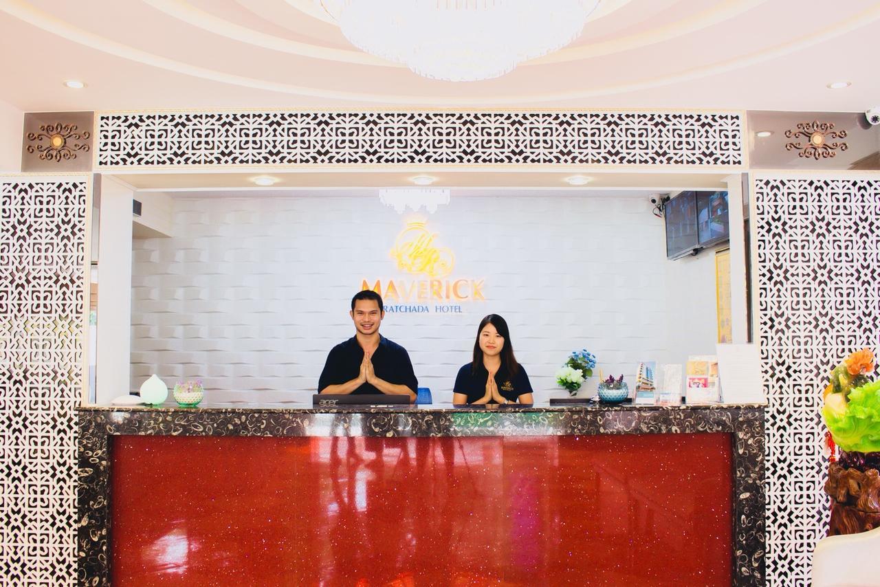 Maverick Ratchada Hotel Bangkok Bagian luar foto
