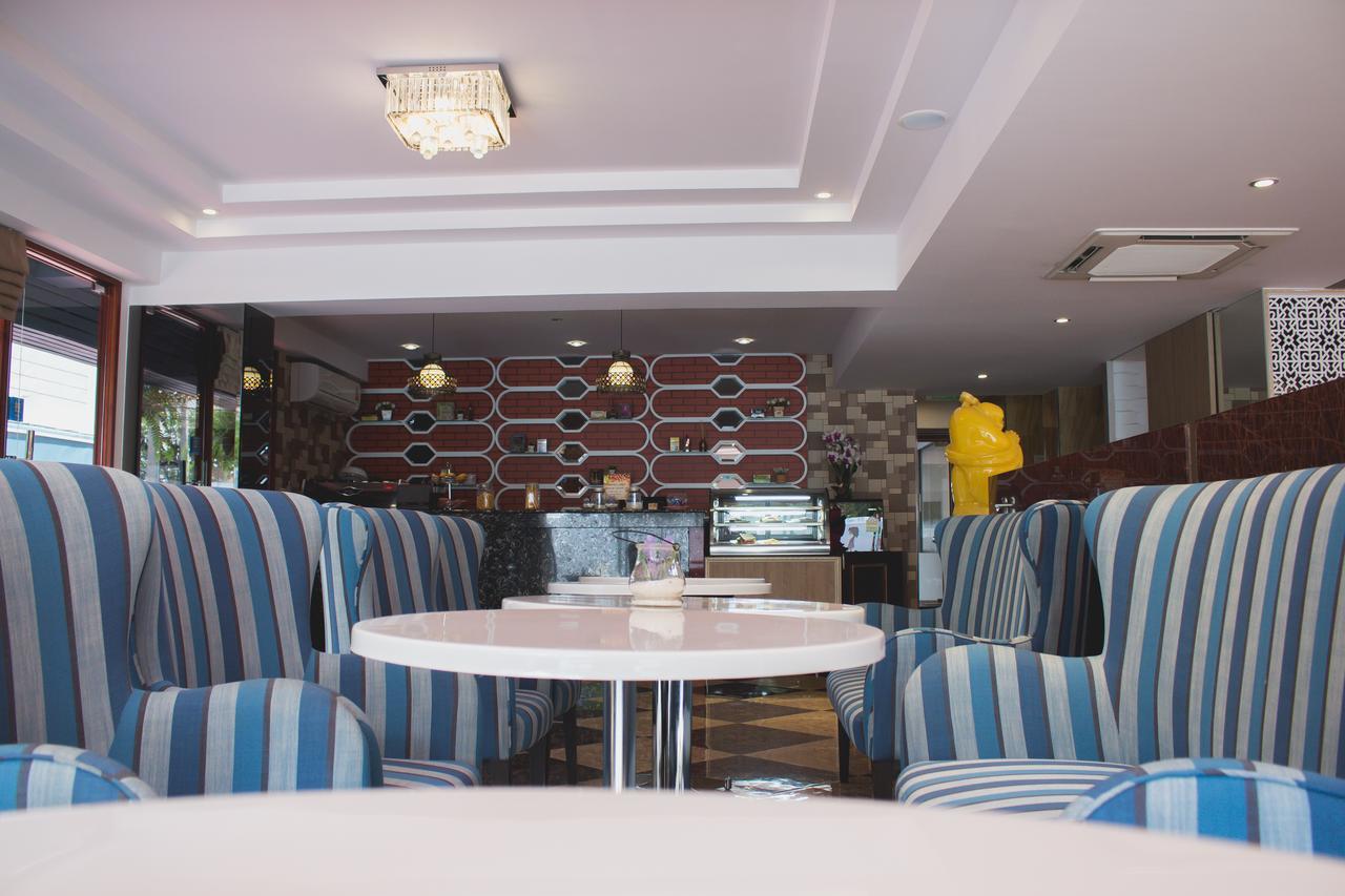 Maverick Ratchada Hotel Bangkok Bagian luar foto