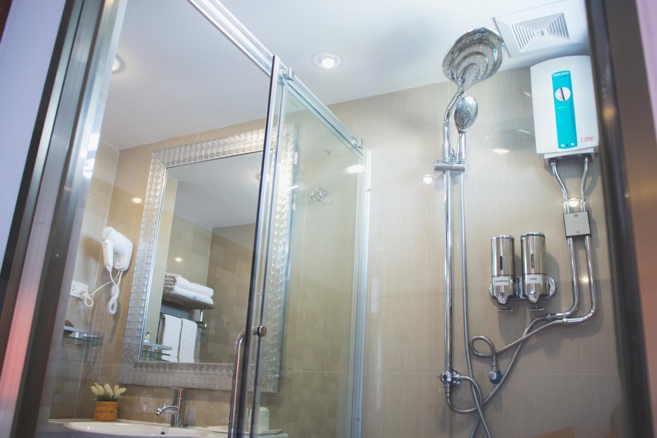 Maverick Ratchada Hotel Bangkok Bagian luar foto