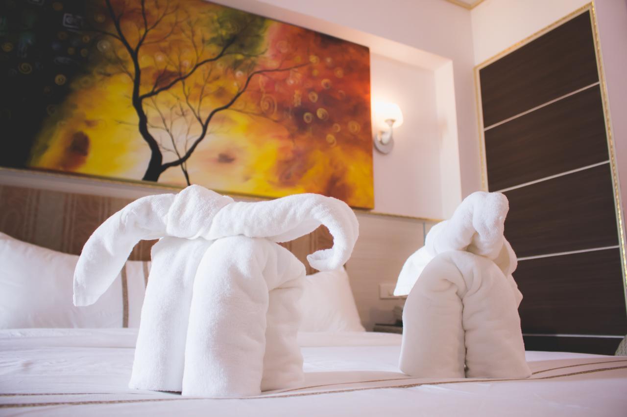 Maverick Ratchada Hotel Bangkok Bagian luar foto