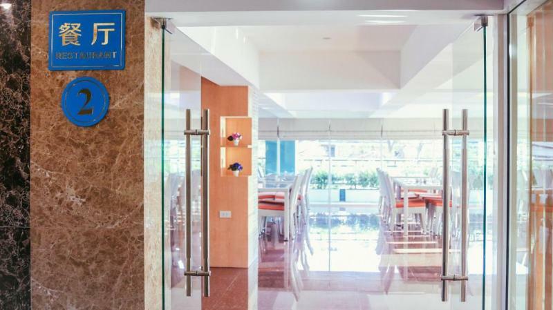 Maverick Ratchada Hotel Bangkok Bagian luar foto